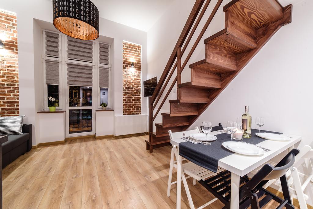 2 Nights Apartments - Great Location, Right Next To Main Rail And Bus Station, 10 Min To Main Square By Foot Краків Екстер'єр фото