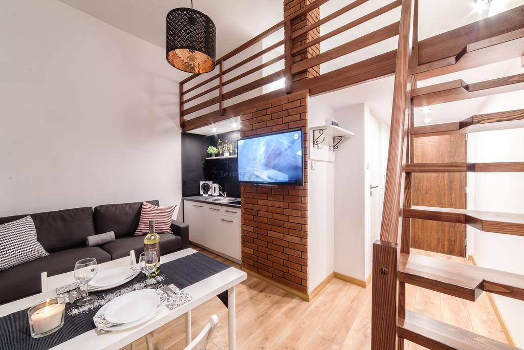 2 Nights Apartments - Great Location, Right Next To Main Rail And Bus Station, 10 Min To Main Square By Foot Краків Екстер'єр фото