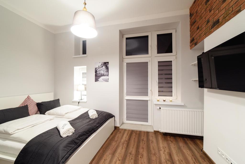 2 Nights Apartments - Great Location, Right Next To Main Rail And Bus Station, 10 Min To Main Square By Foot Краків Екстер'єр фото