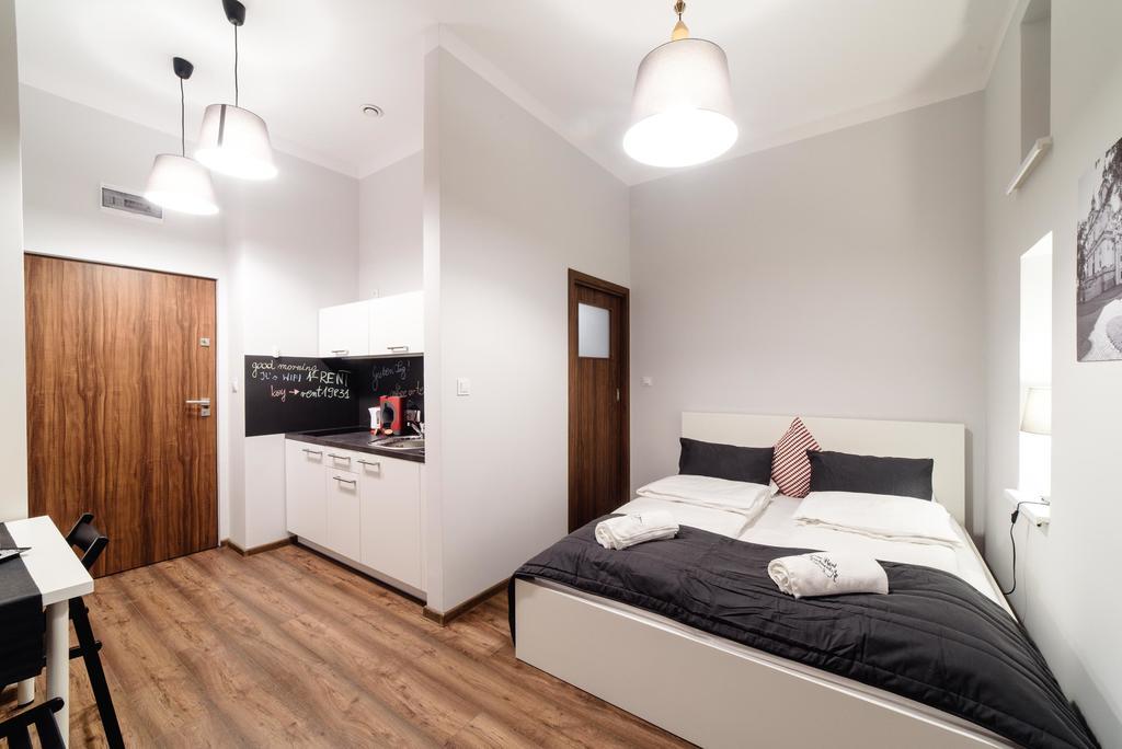 2 Nights Apartments - Great Location, Right Next To Main Rail And Bus Station, 10 Min To Main Square By Foot Краків Екстер'єр фото