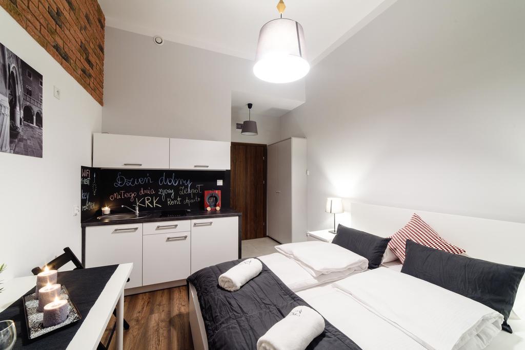 2 Nights Apartments - Great Location, Right Next To Main Rail And Bus Station, 10 Min To Main Square By Foot Краків Екстер'єр фото