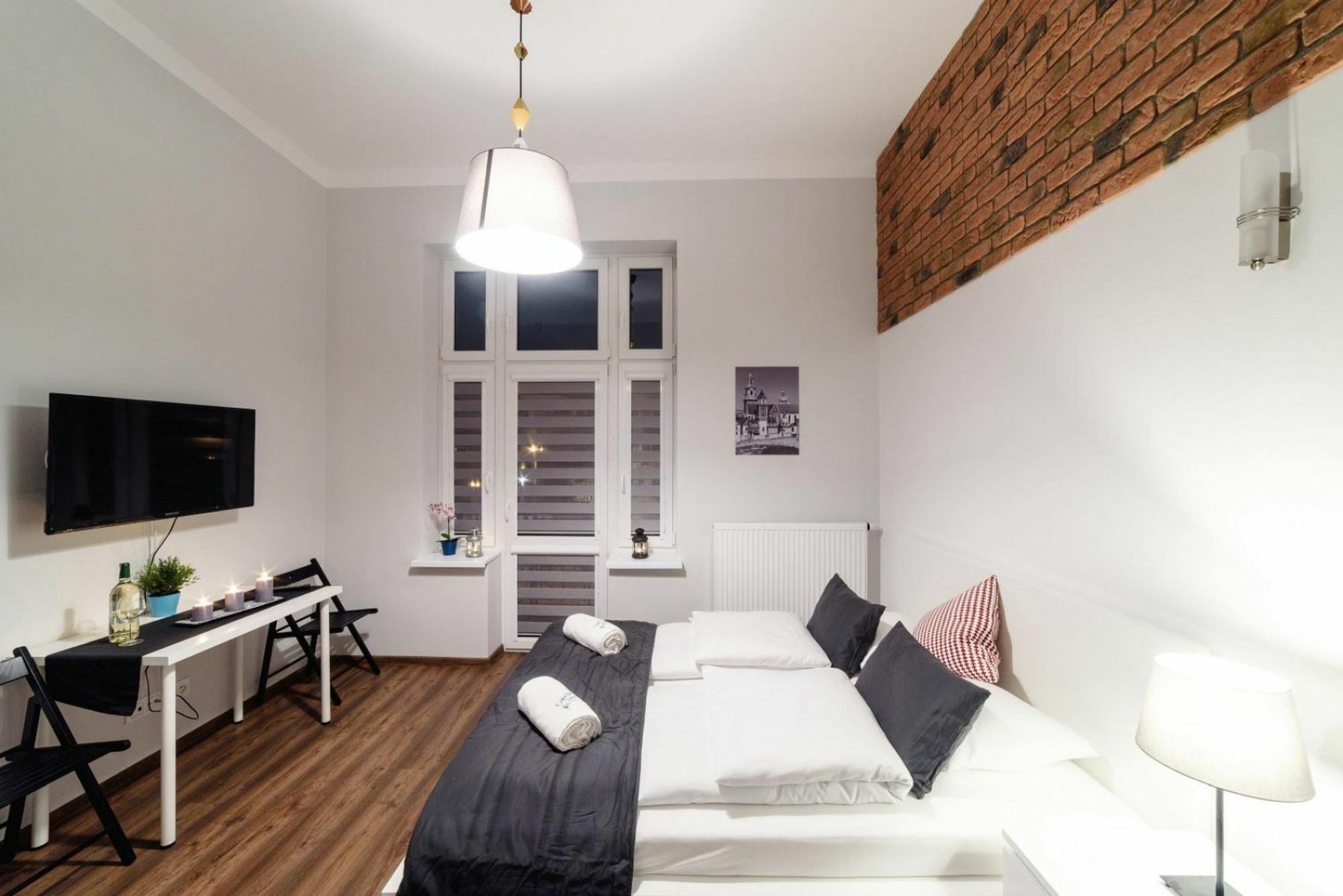 2 Nights Apartments - Great Location, Right Next To Main Rail And Bus Station, 10 Min To Main Square By Foot Краків Екстер'єр фото